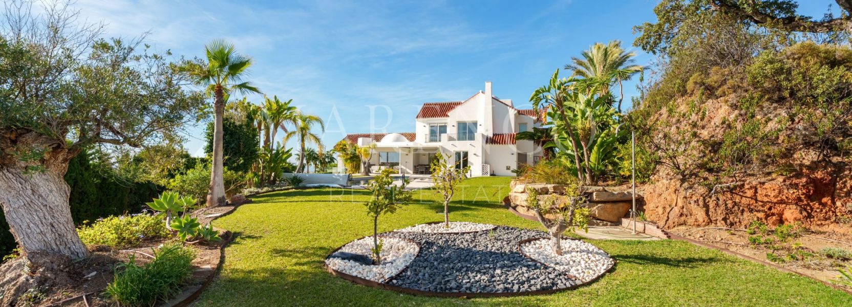 Villa  in Puerto del Almendro, Benahavis