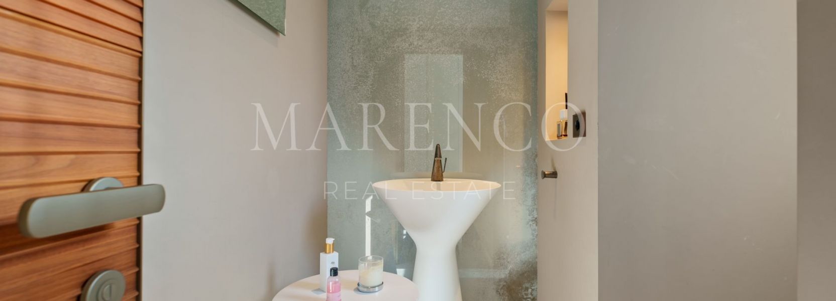 Villa  in Puerto del Almendro, Benahavis