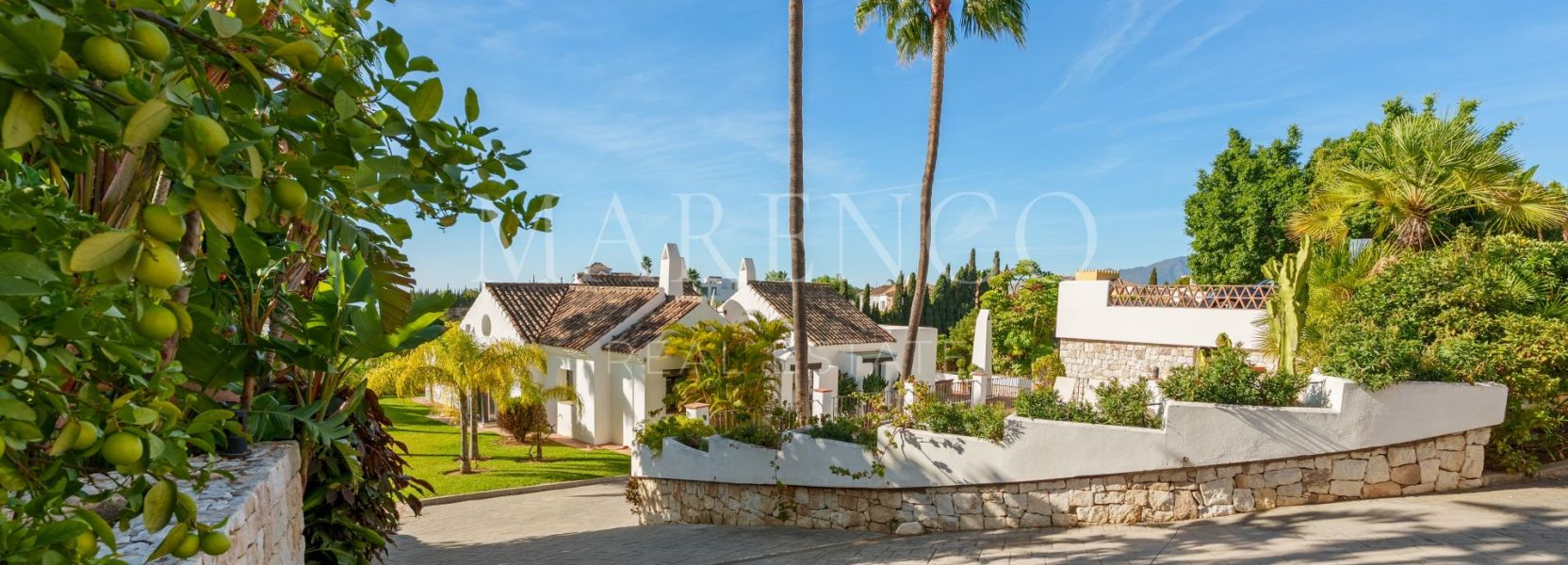 Villa  in Puerto del Almendro, Benahavis