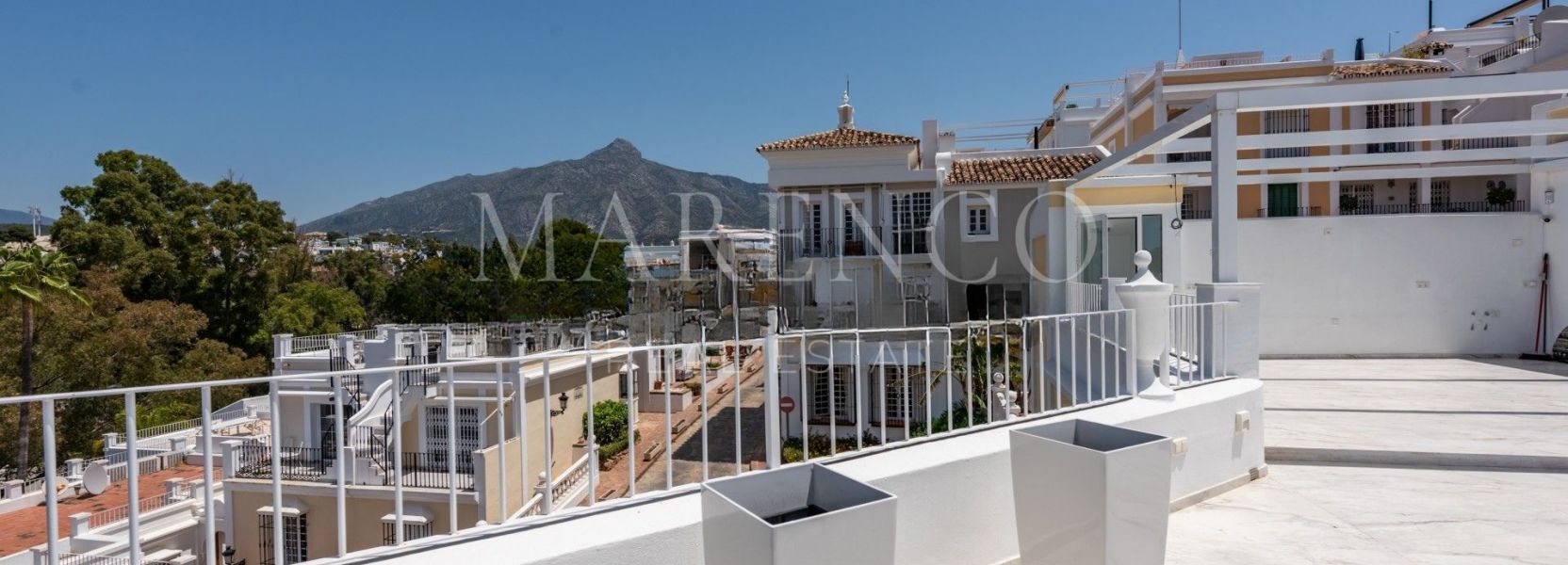 Reihenhaus  in Aloha Pueblo, Nueva Andalucia, Marbella