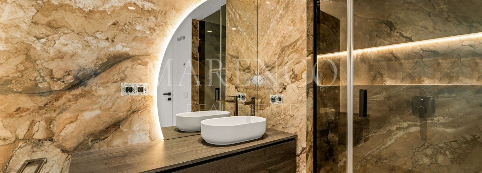 Reihenhaus  in El Velerin, Estepona Ost, Estepona