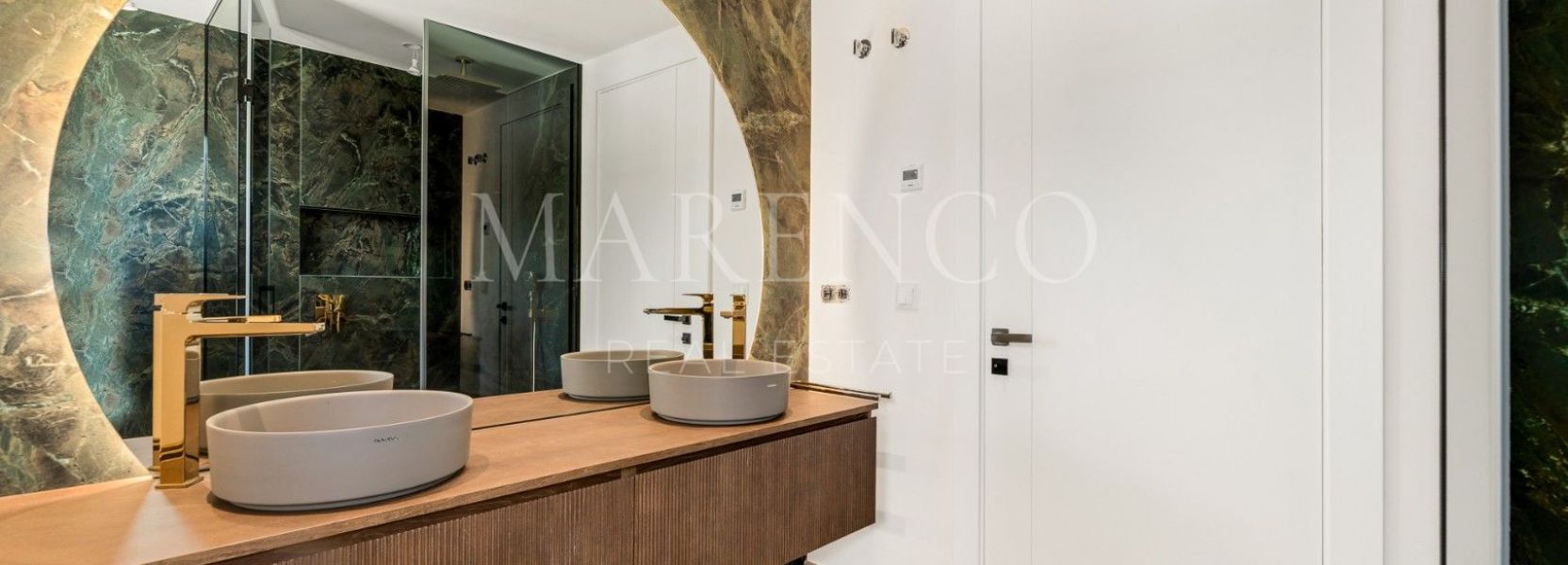 Reihenhaus  in El Velerin, Estepona Ost, Estepona