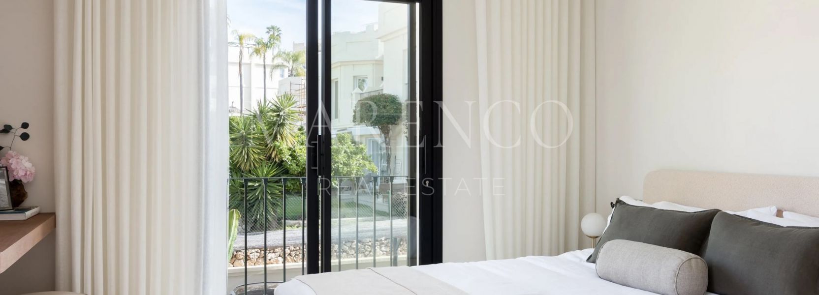 Town House in El Herrojo, Benahavis
