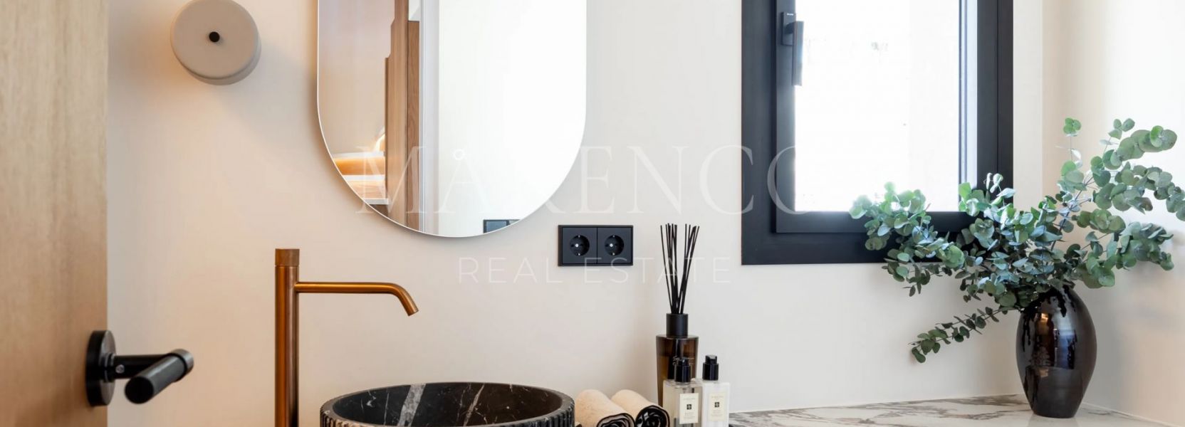 Town House in El Herrojo, Benahavis