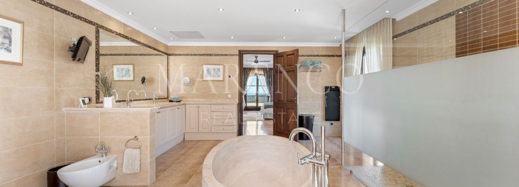 Villa in El Velerin, Estepona Ost, Estepona