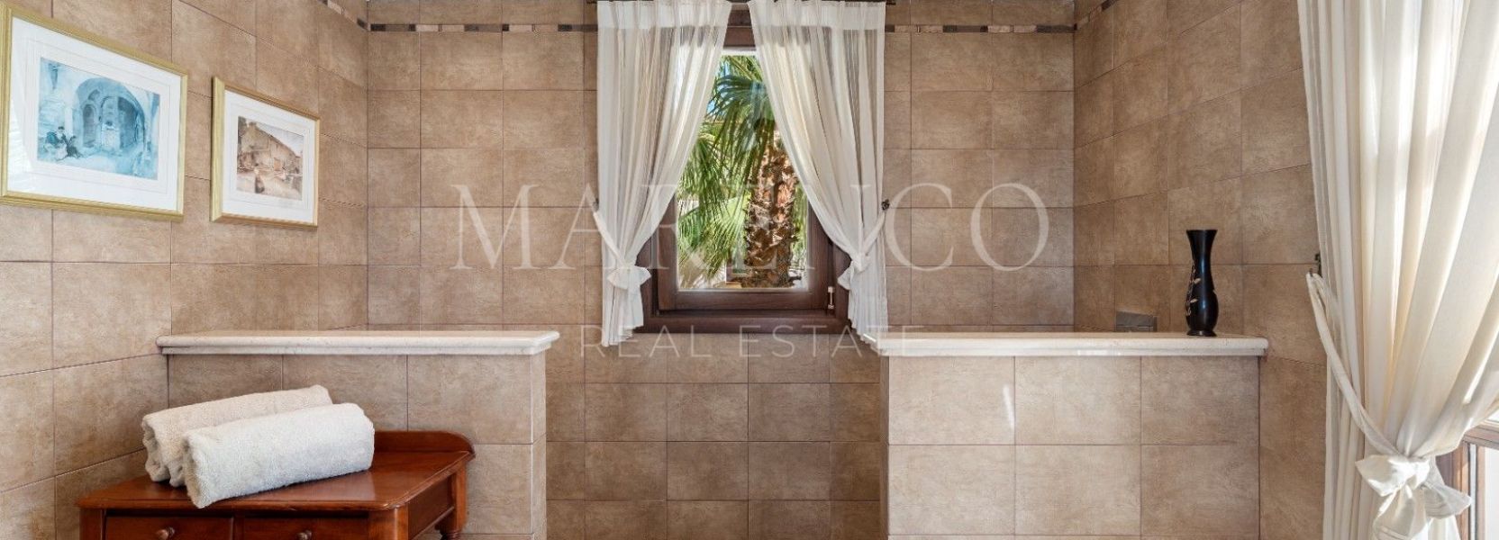 Villa in El Velerin, Estepona Ost, Estepona