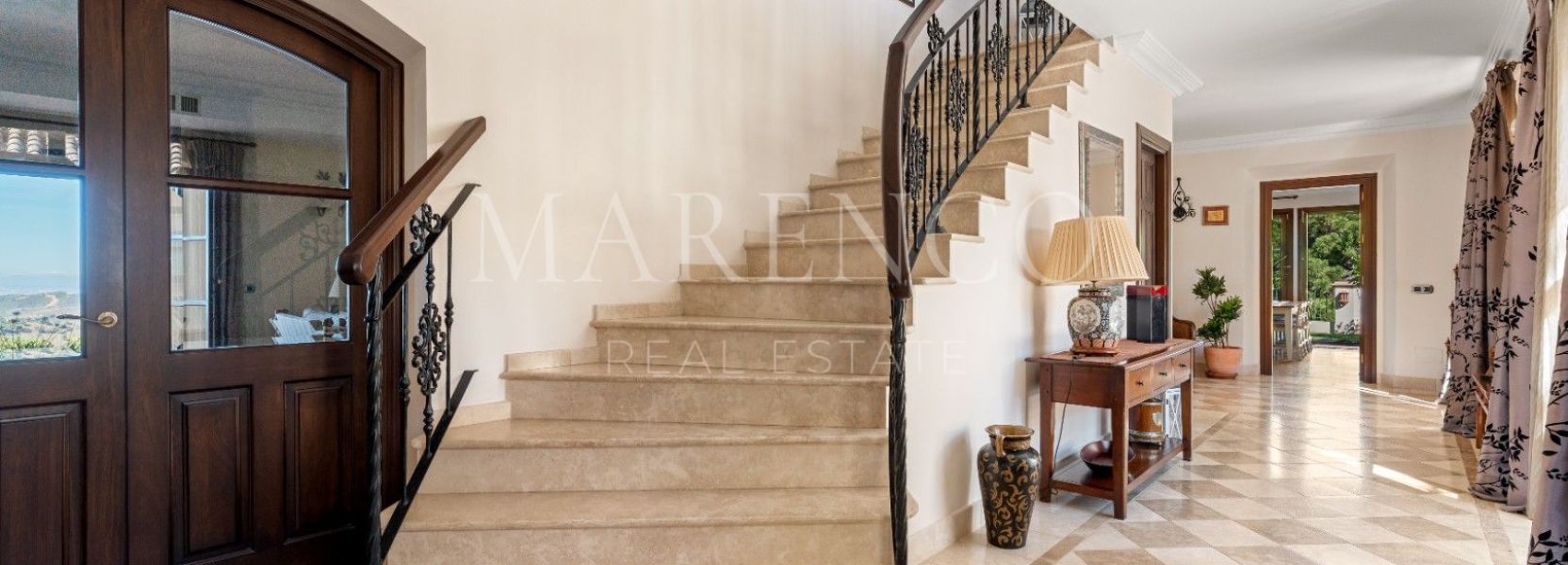 Villa in El Velerin, Estepona Ost, Estepona