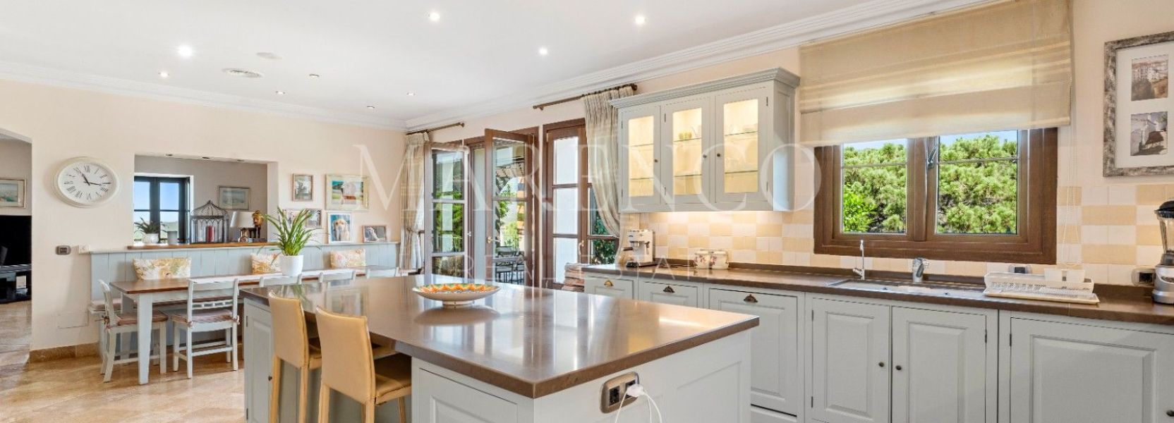 Villa in El Velerin, Estepona Ost, Estepona