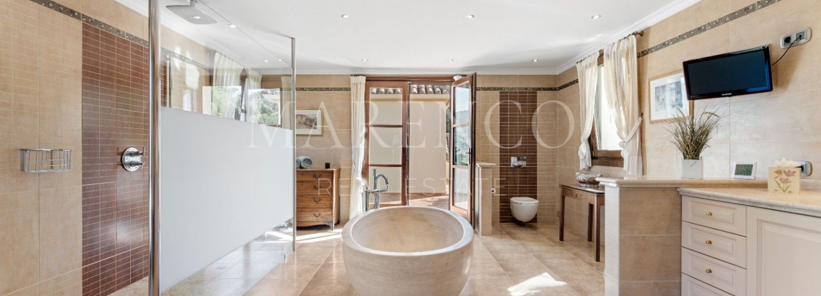 Villa in El Velerin, Estepona Ost, Estepona