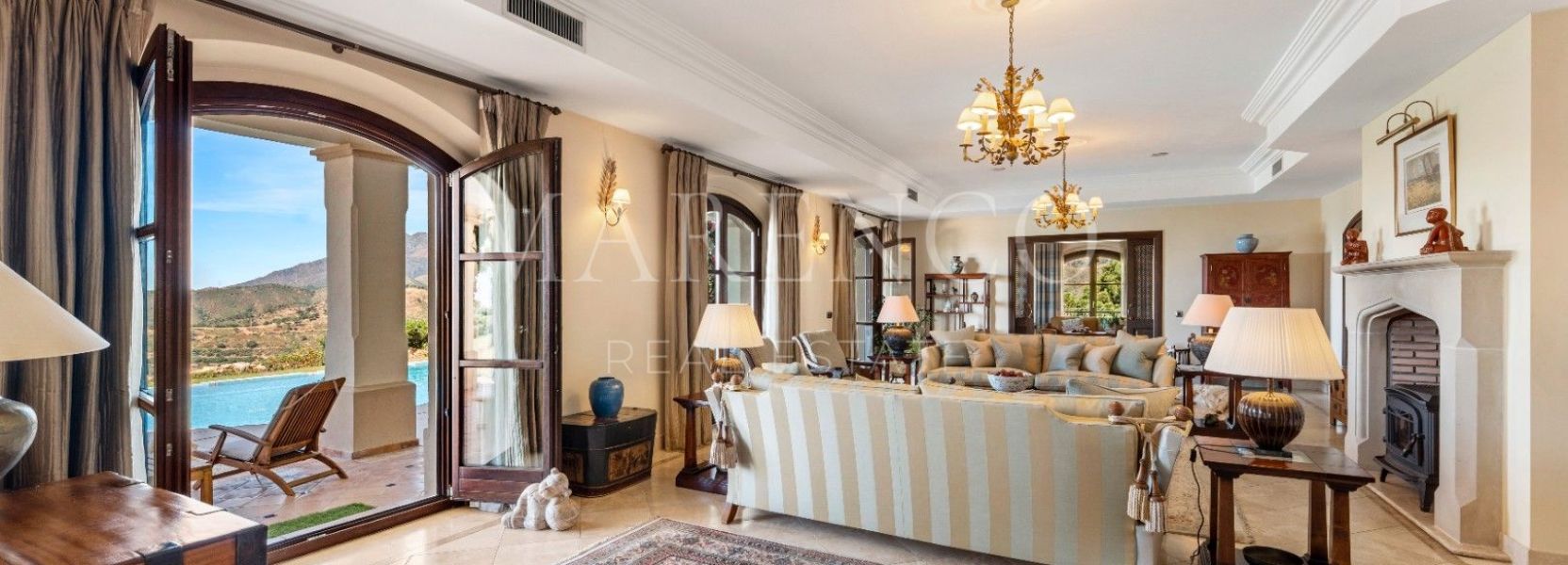 Villa in El Velerin, Estepona Ost, Estepona