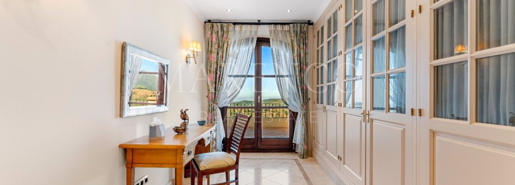 Villa in El Velerin, Estepona Ost, Estepona