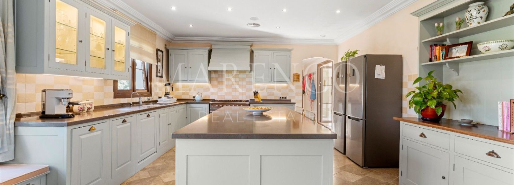 Villa in El Velerin, Estepona Ost, Estepona