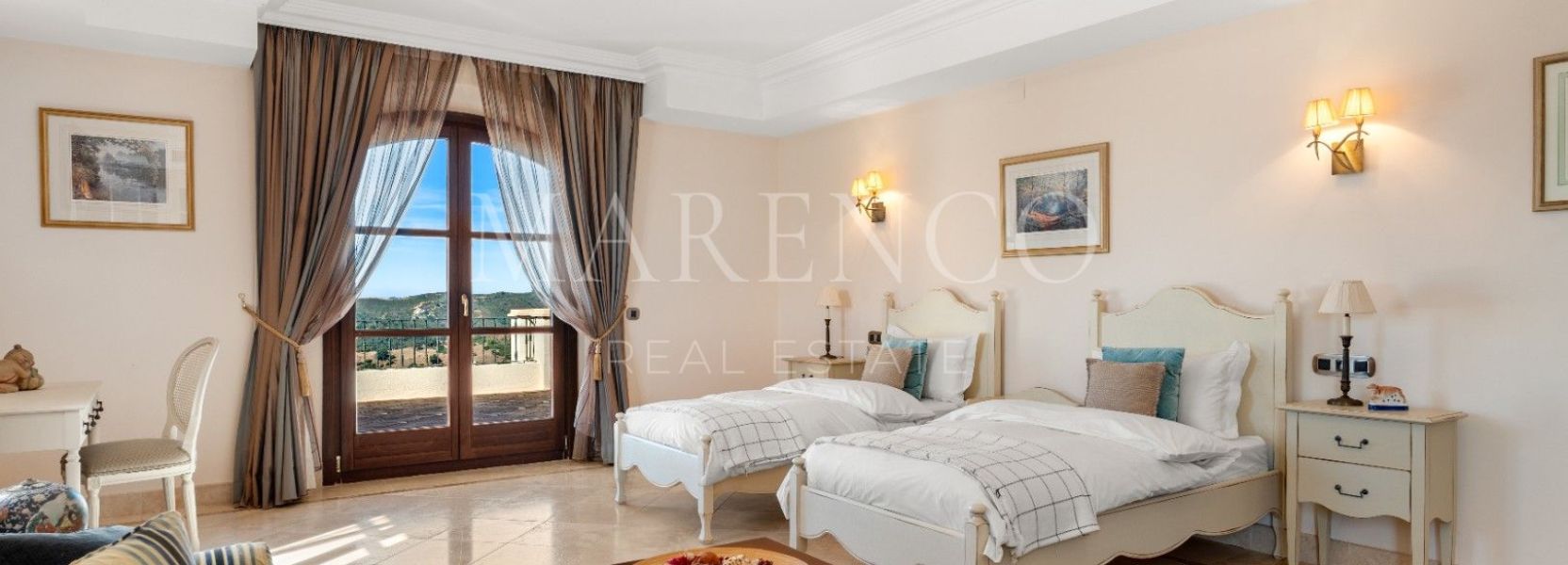 Villa in El Velerin, Estepona Ost, Estepona