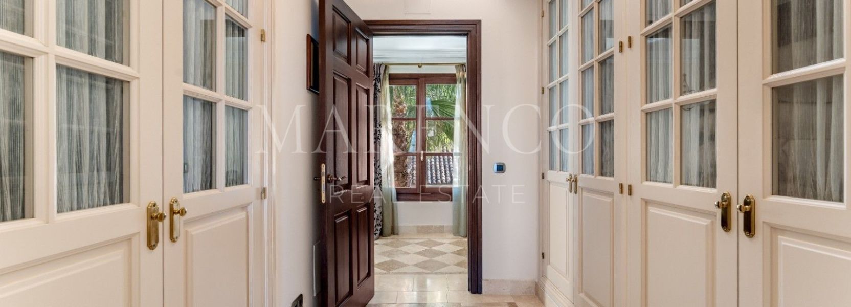 Villa in El Velerin, Estepona Ost, Estepona