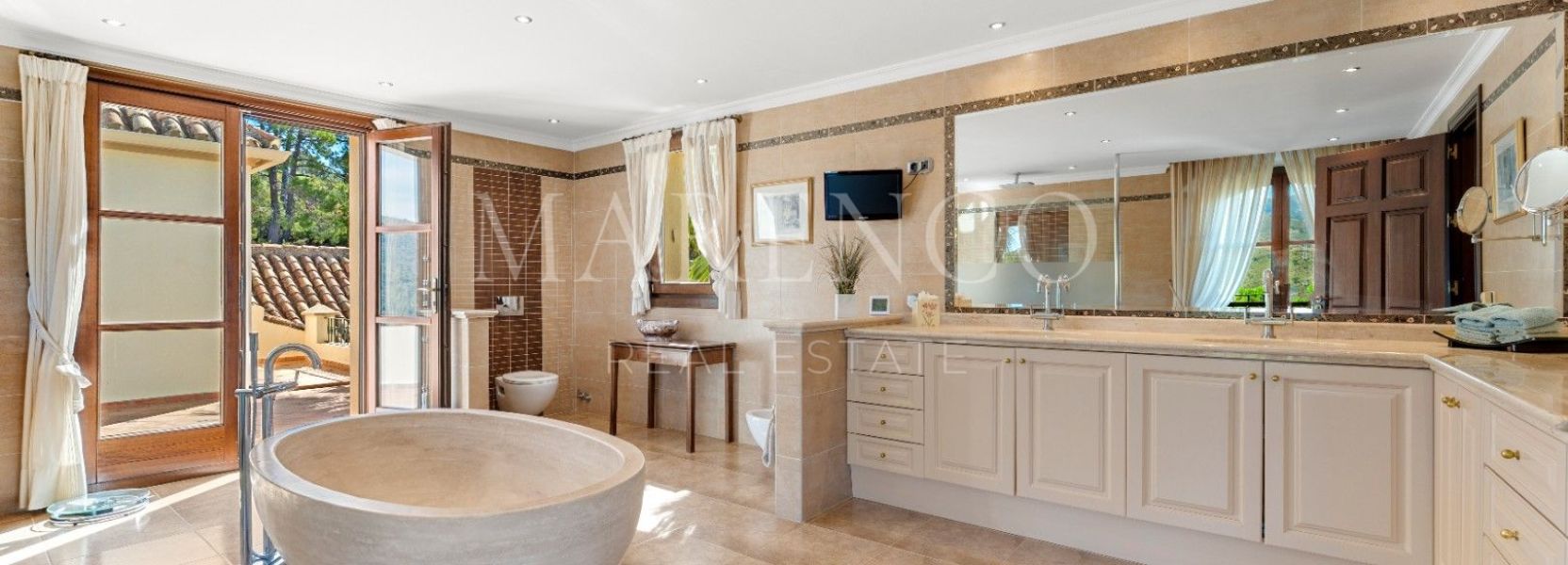 Villa in El Velerin, Estepona Ost, Estepona