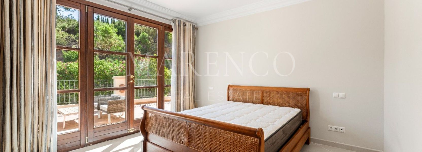 Villa in El Velerin, Estepona Ost, Estepona