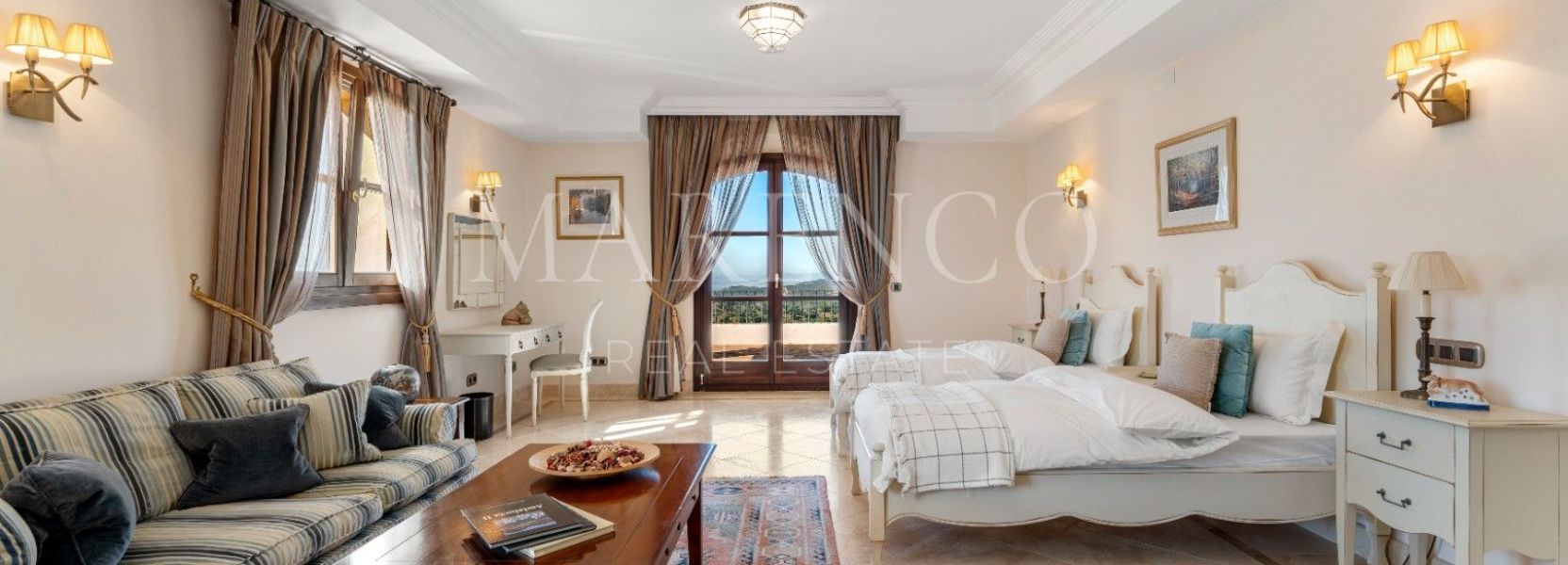 Villa in El Velerin, Estepona Ost, Estepona