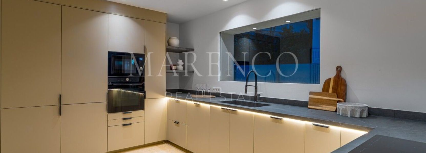Villa in Atalaya Fairways, Benahavis