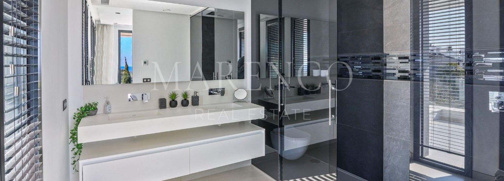 Villa  in Los Flamingos Golf, Benahavis