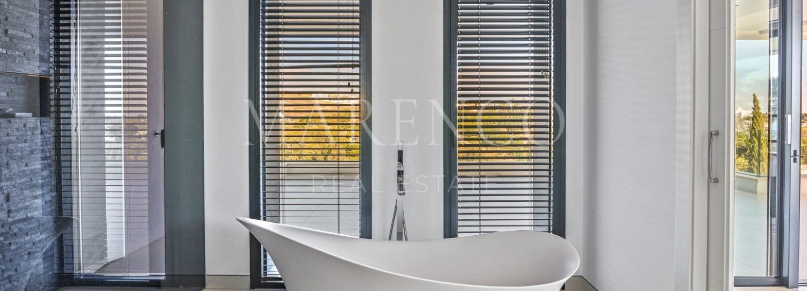 Villa  in Los Flamingos Golf, Benahavis