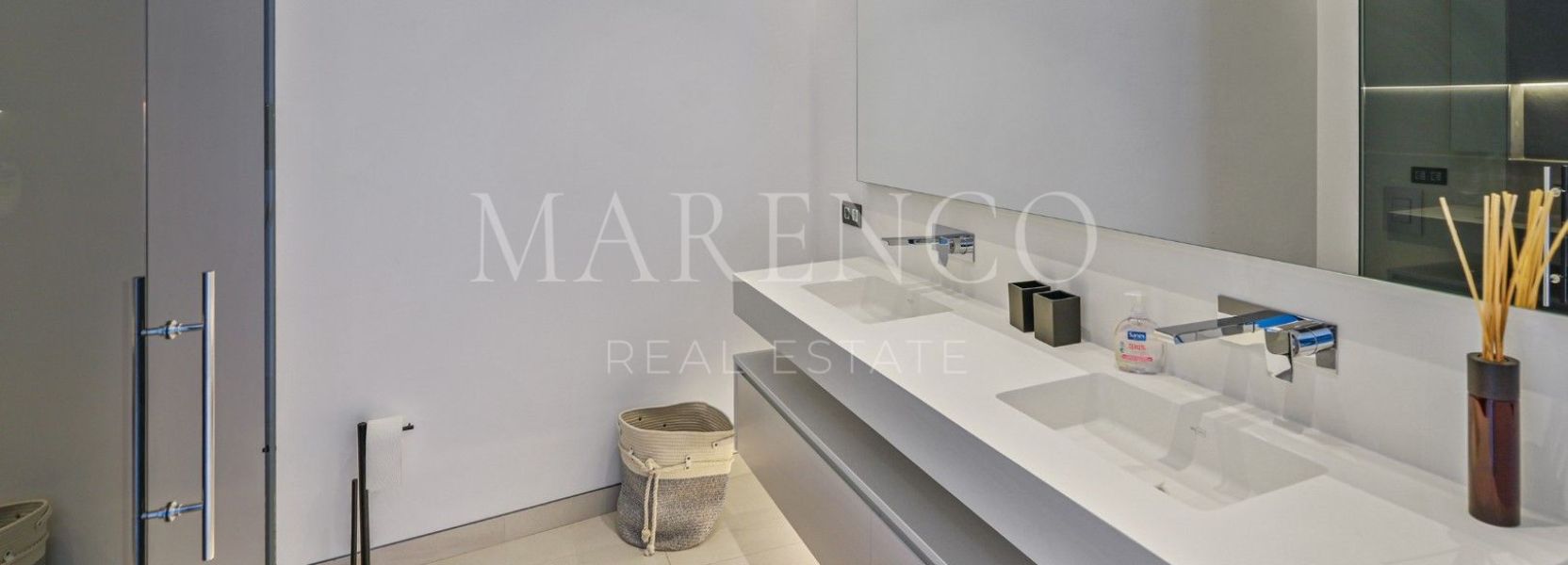 Villa  in Los Flamingos Golf, Benahavis