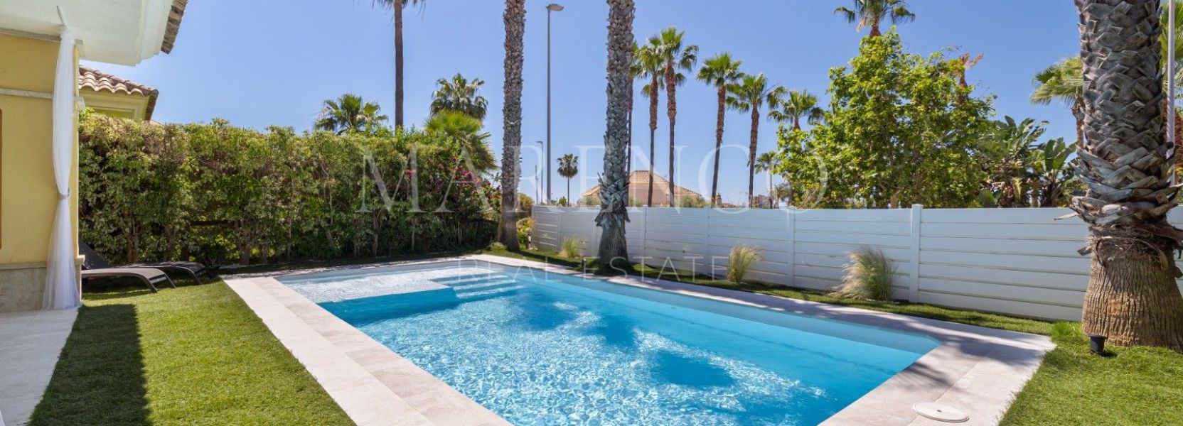 Doppelhaushälfte in Marbella Ost, Marbella