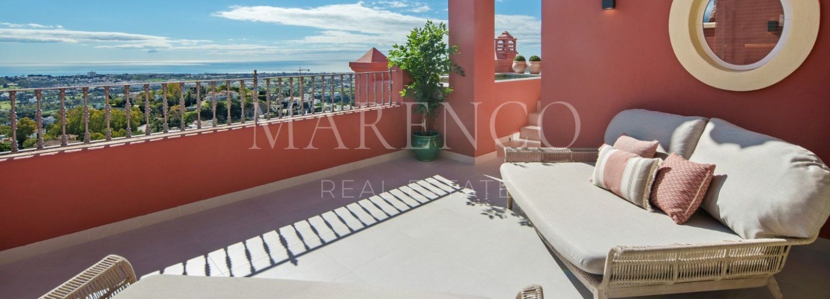 Atico Duplex  en Monte Halcones, Benahavis