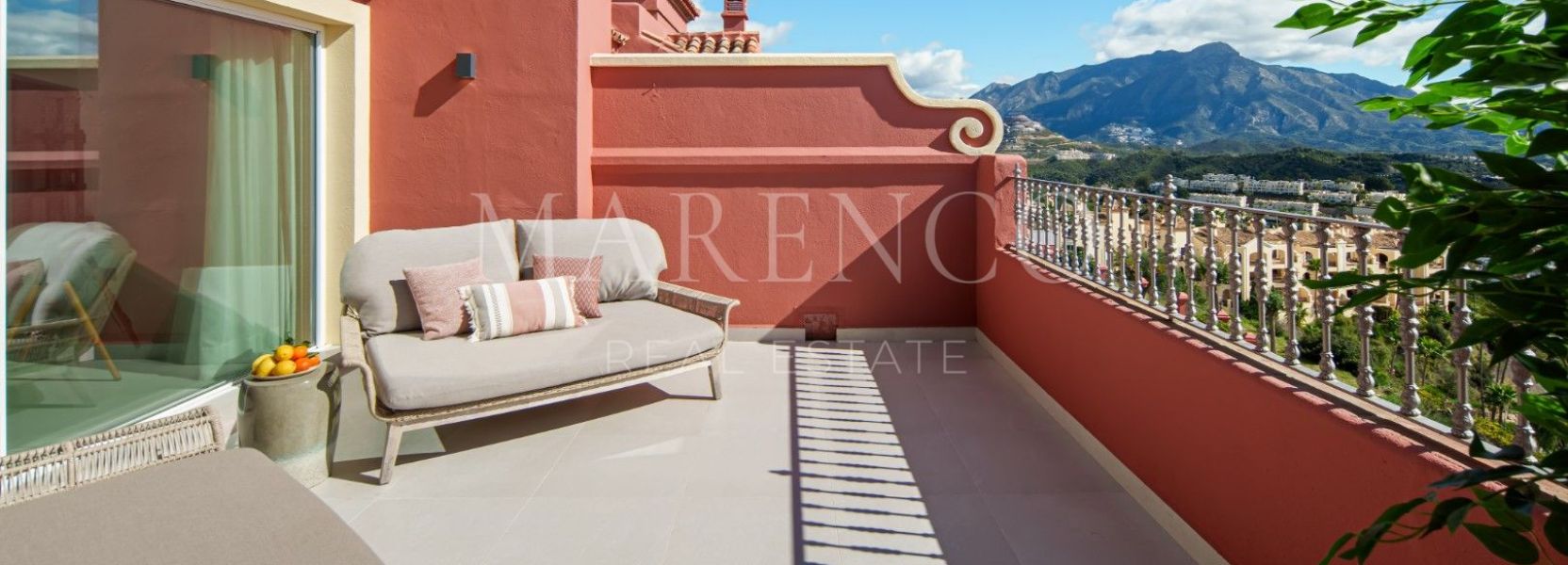 Atico Duplex  en Monte Halcones, Benahavis