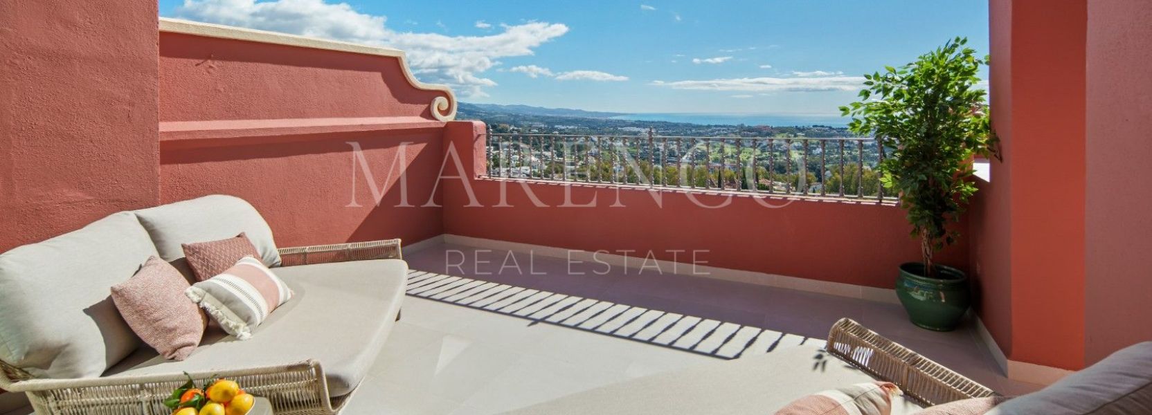 Atico Duplex  en Monte Halcones, Benahavis