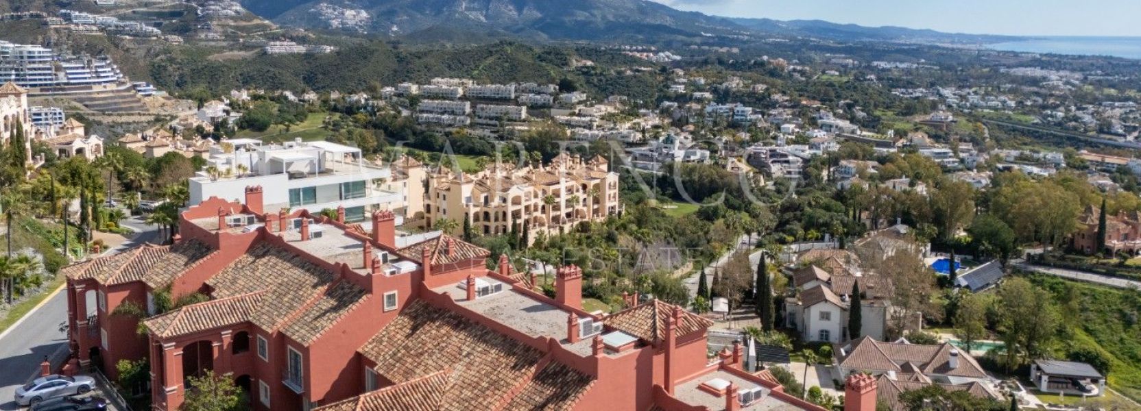 Atico Duplex  en Monte Halcones, Benahavis