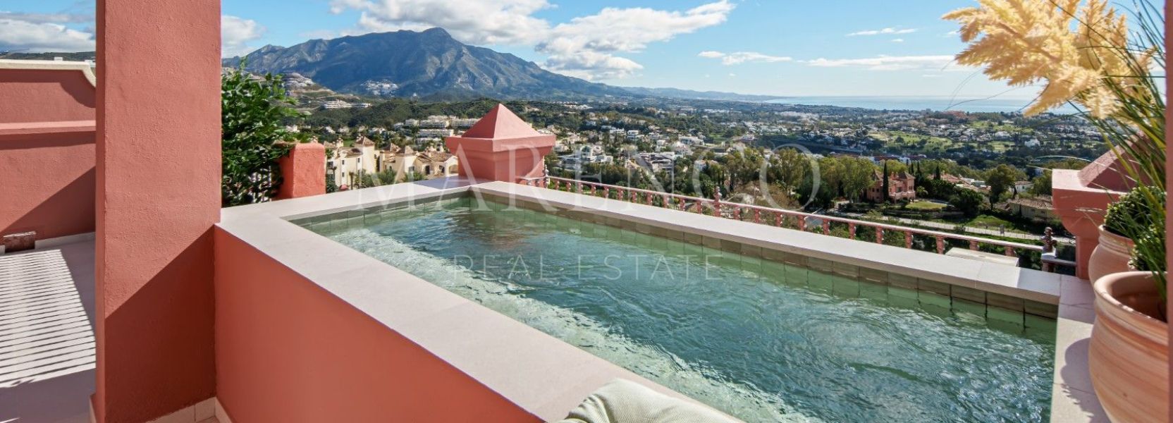 Atico Duplex  en Monte Halcones, Benahavis