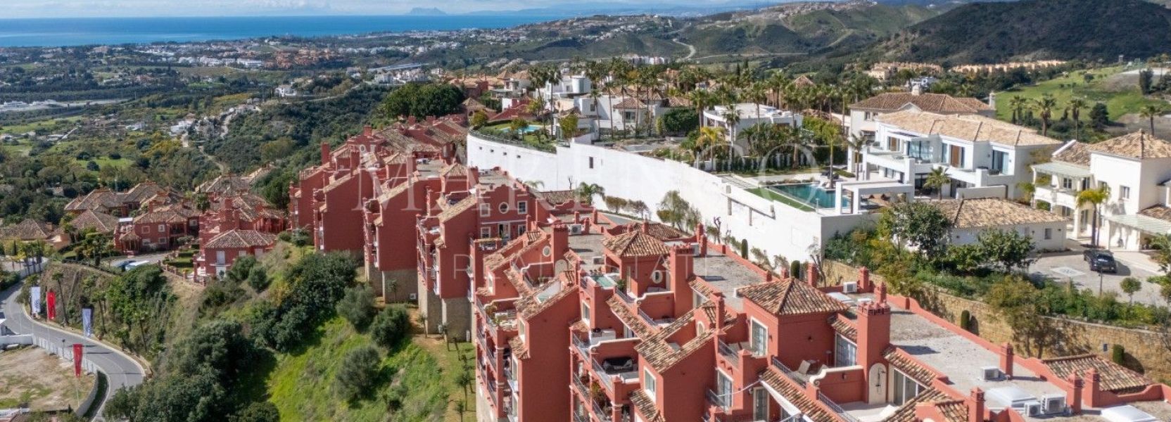 Atico Duplex  en Monte Halcones, Benahavis