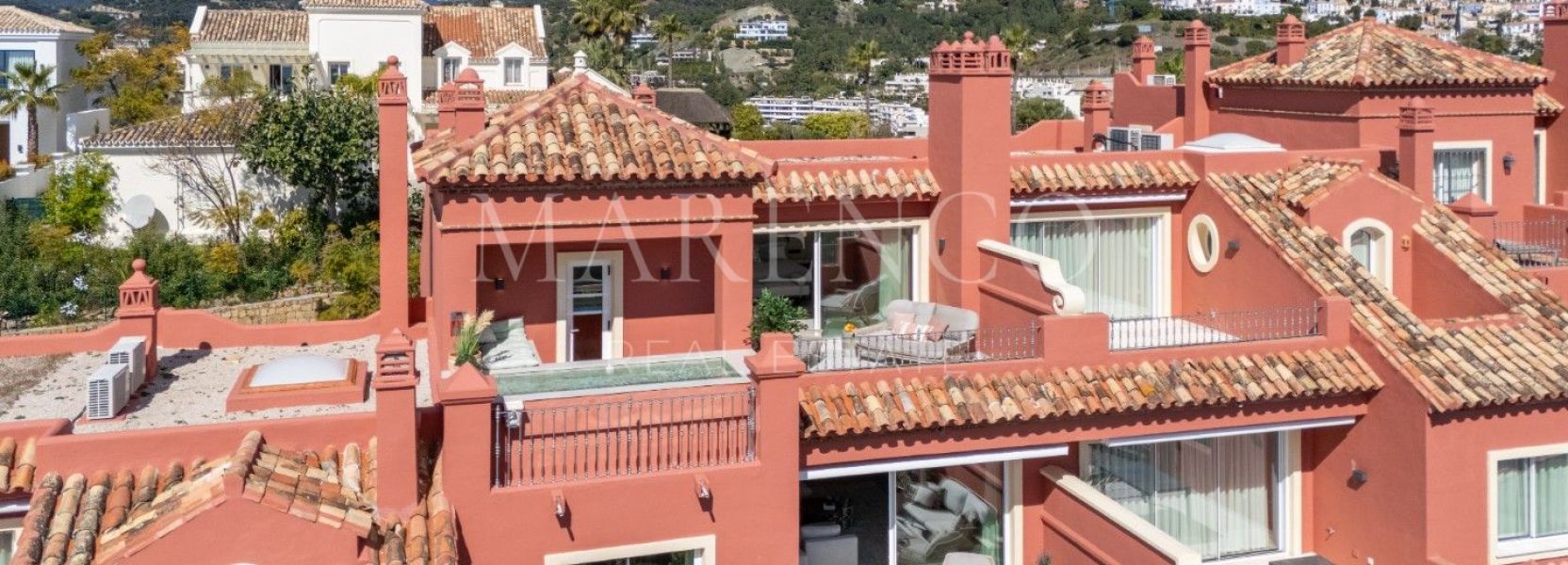 Atico Duplex  en Monte Halcones, Benahavis