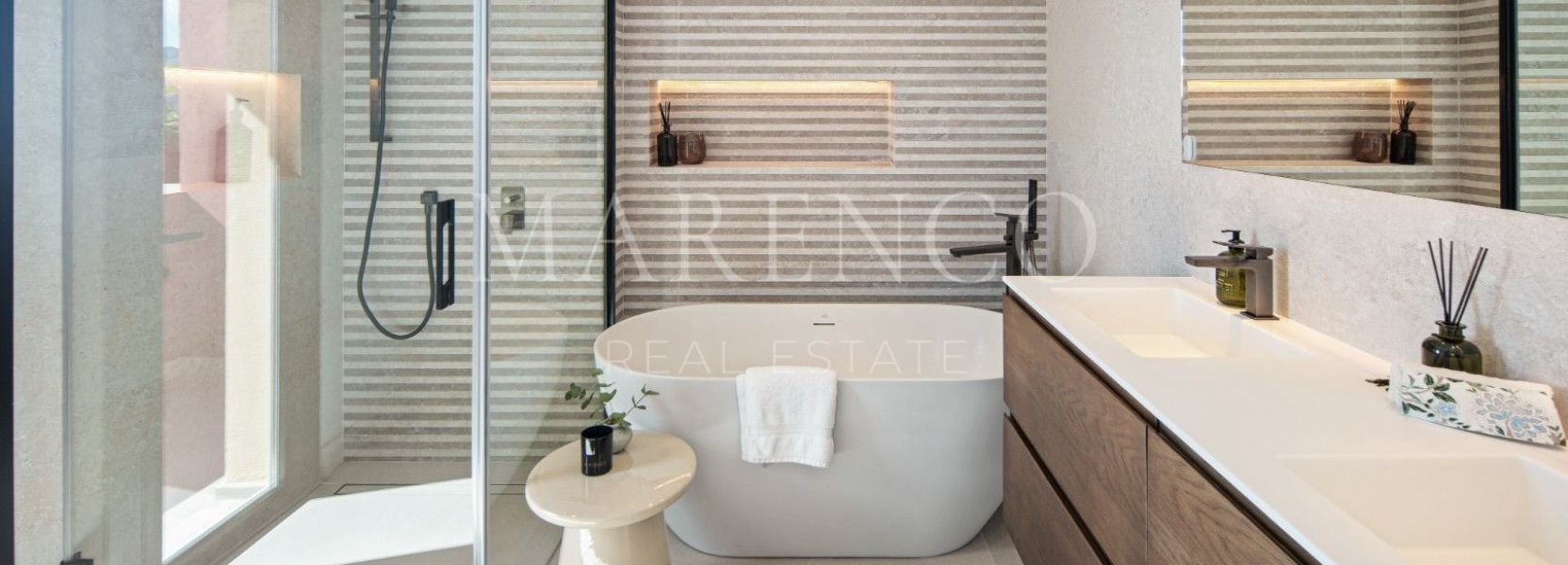 Atico Duplex  en Monte Halcones, Benahavis