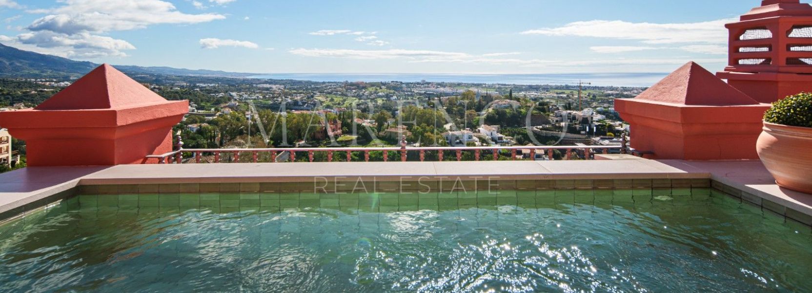 Atico Duplex  en Monte Halcones, Benahavis