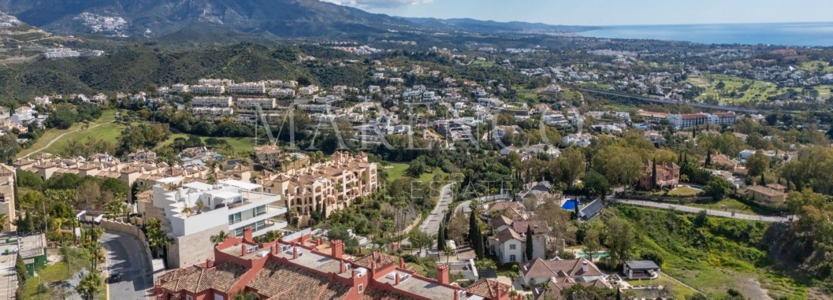 Atico Duplex  en Monte Halcones, Benahavis