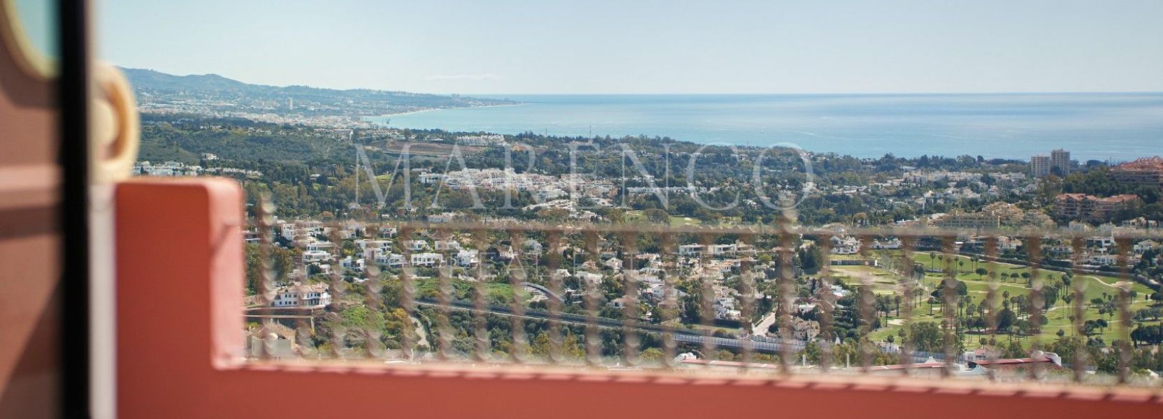 Atico Duplex  en Monte Halcones, Benahavis