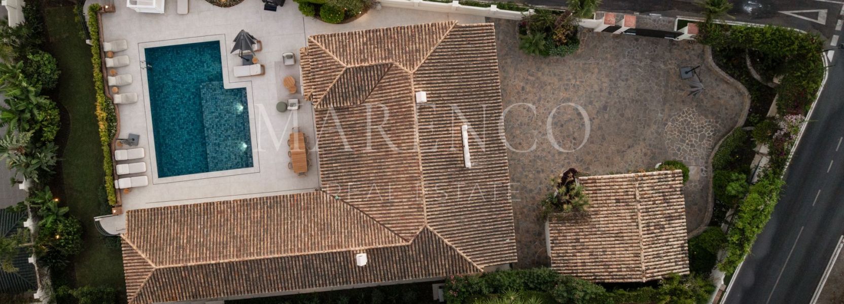 Villa in Altos del Paraiso, Benahavis