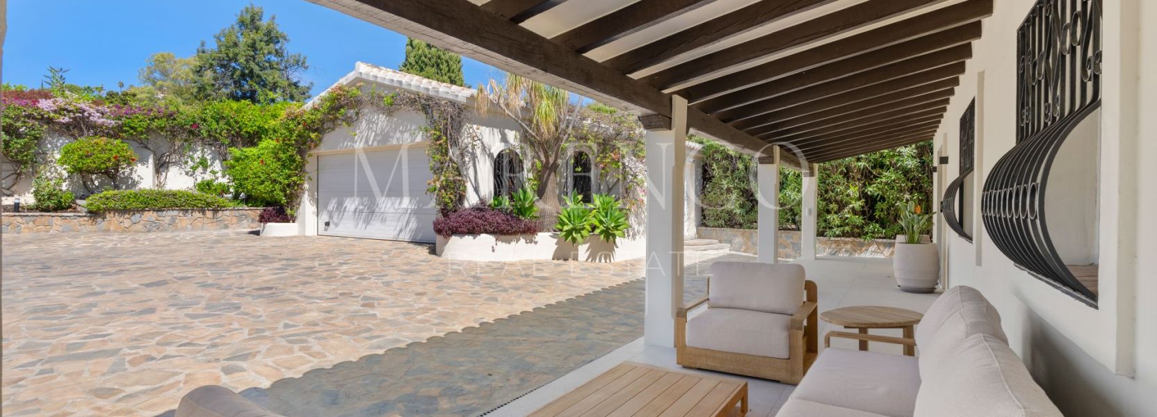 Villa in Altos del Paraiso, Benahavis