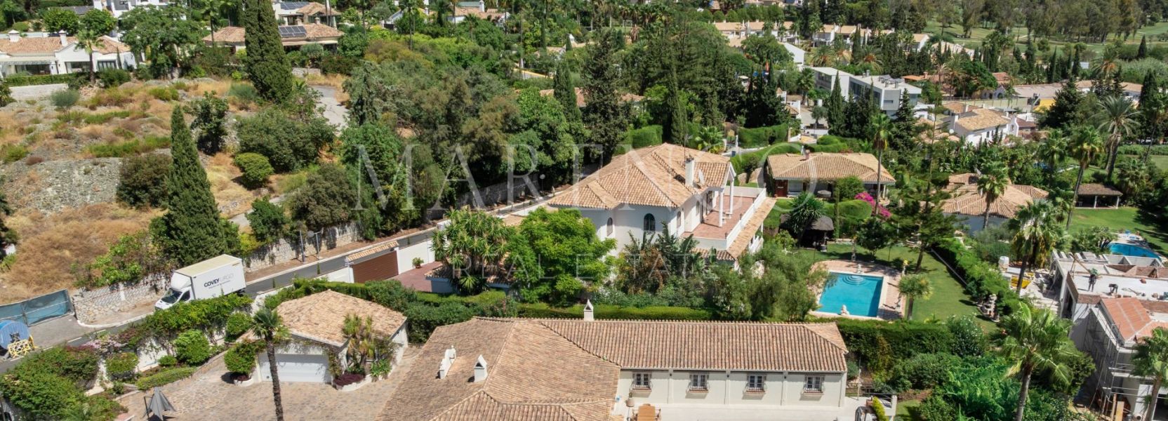Villa in Altos del Paraiso, Benahavis