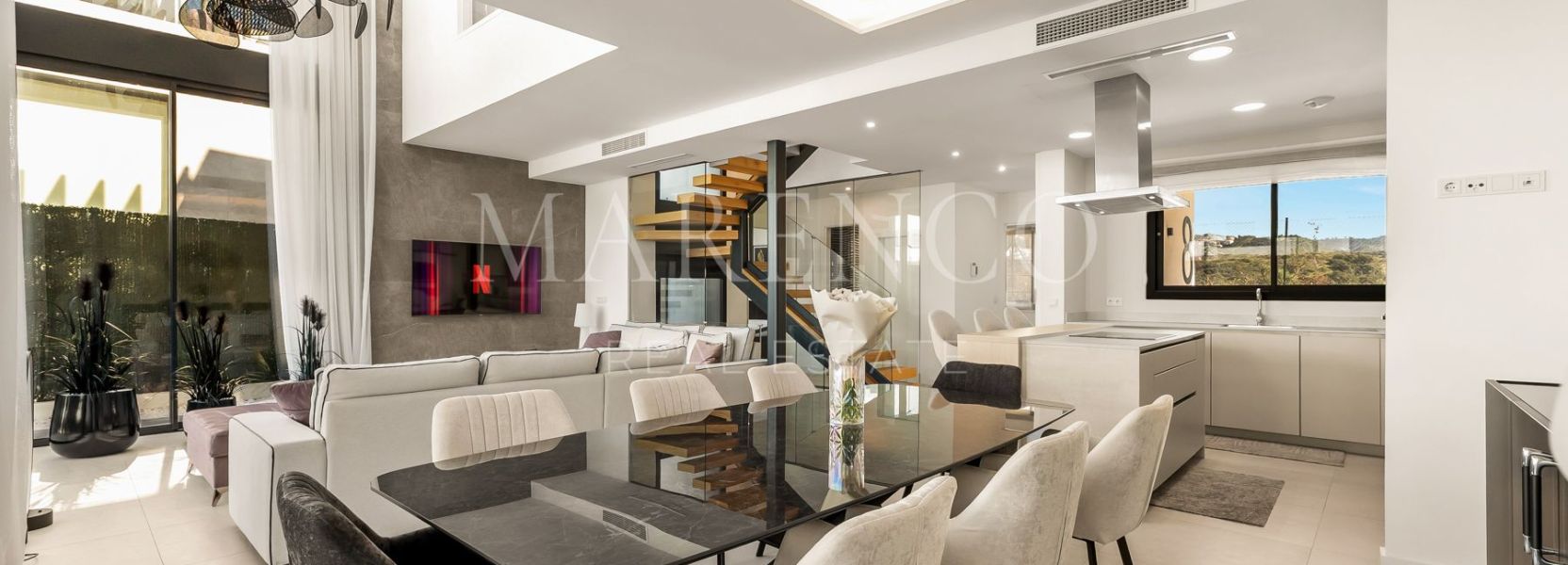 Villa Pareada  en Rio Real, Marbella Este, Marbella