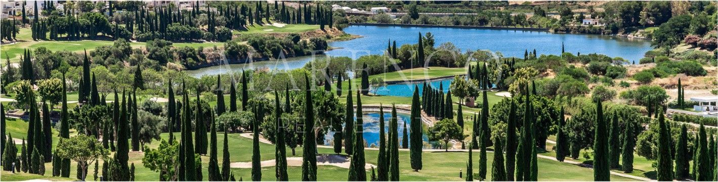 Villa in Los Flamingos Golf, Benahavis