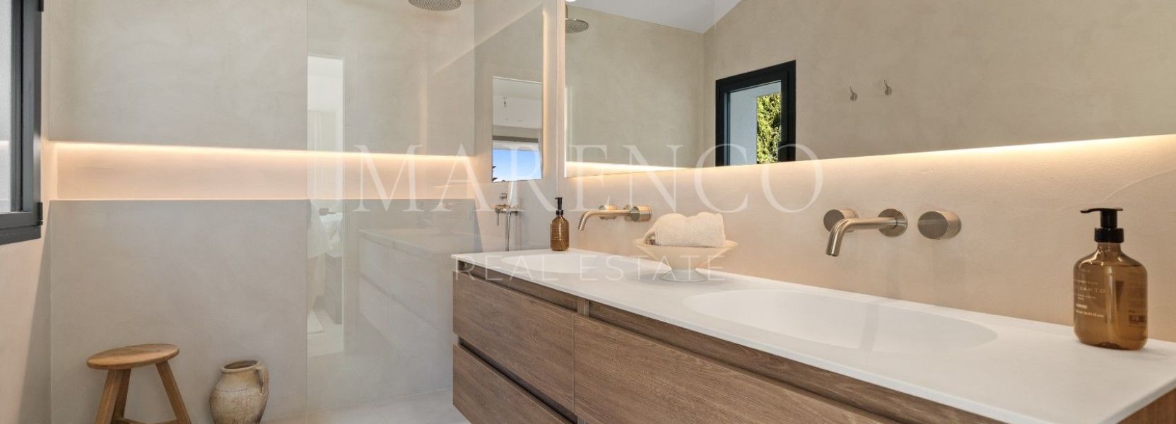 Villa in Elviria, Marbella East, Marbella