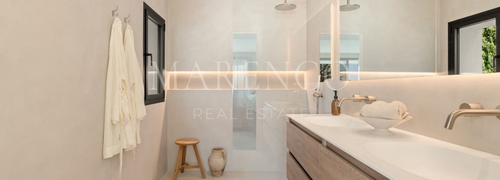 Villa in Elviria, Marbella East, Marbella