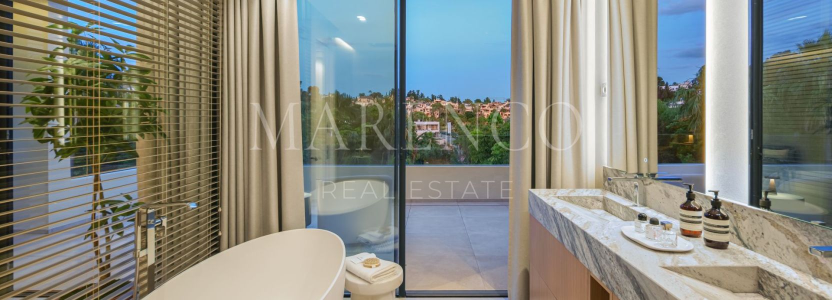 Villa  en New Golden Mile, Estepona Este, Estepona