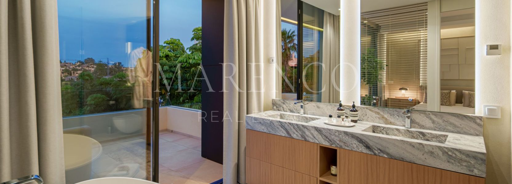 Villa  en New Golden Mile, Estepona Este, Estepona