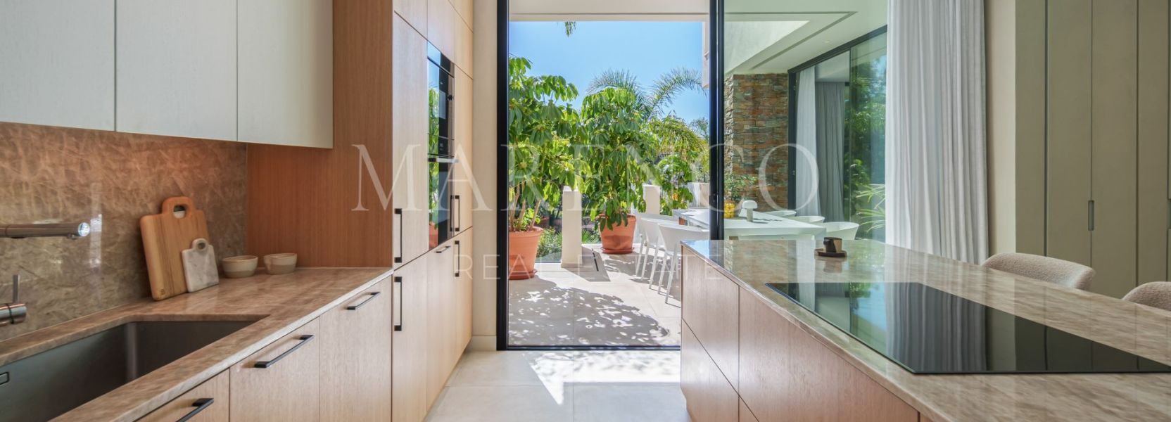 Villa  en New Golden Mile, Estepona Este, Estepona