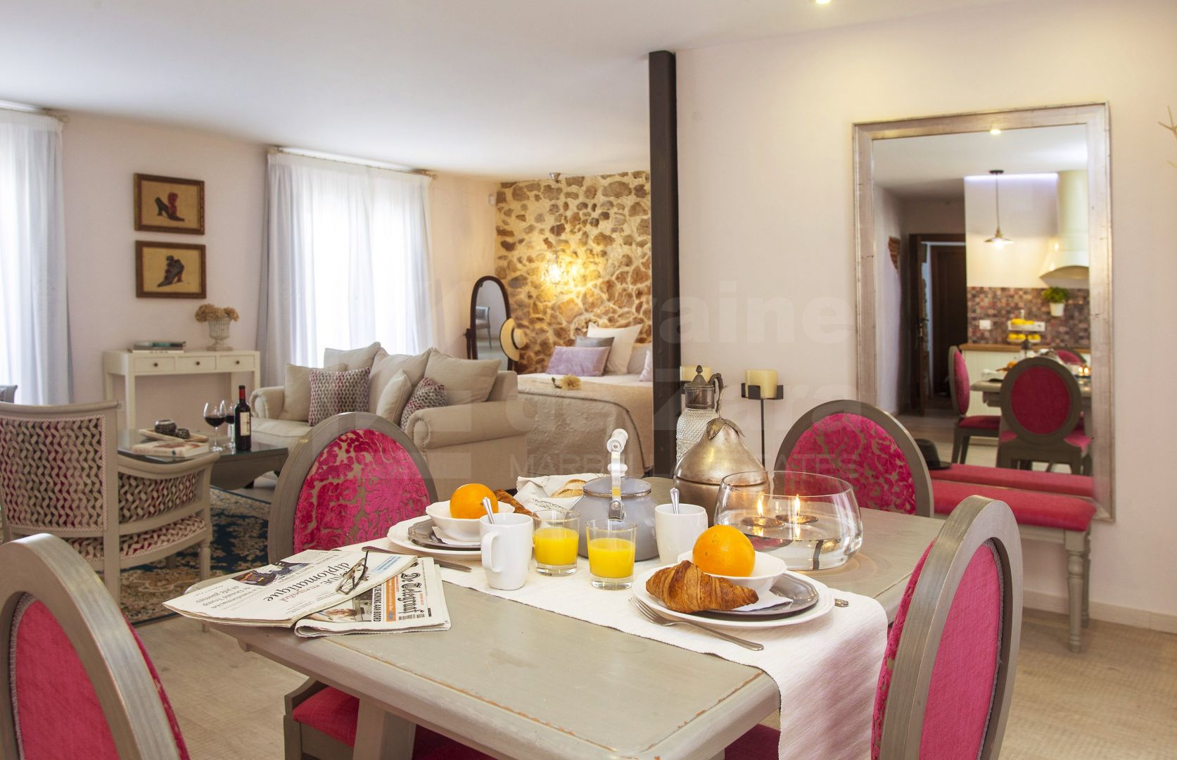 Boutique hotel en Caso Antiguo de Marbella junto al Castillo con 4 apartamentos con licencia turística y con local comercial