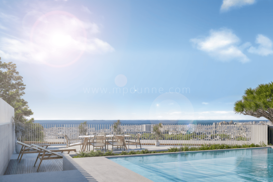 Penthouse mit Drei Schlafzimmern, Terrasse und Offenem Grundriss in Estepona