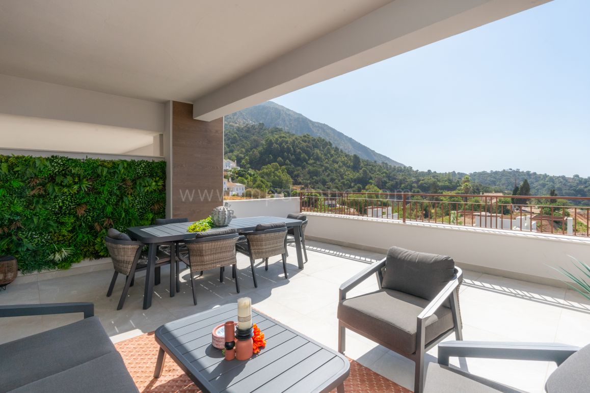 Promoción de modernos adosados con vistas panorámicas, Istán